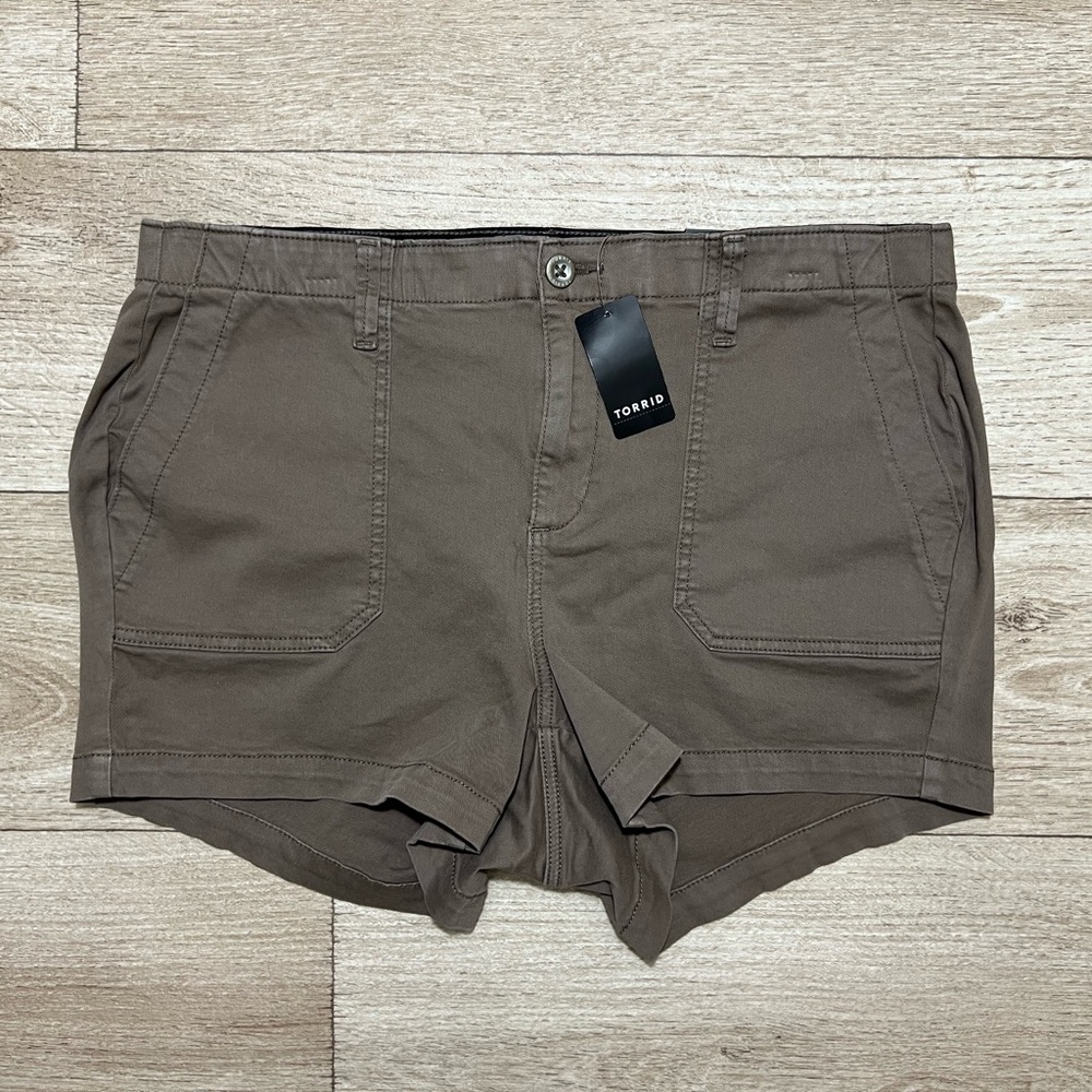 Torrid 3.5 Inch Comfort Flex Waistband Chino High-Rise Short Morel Size 16